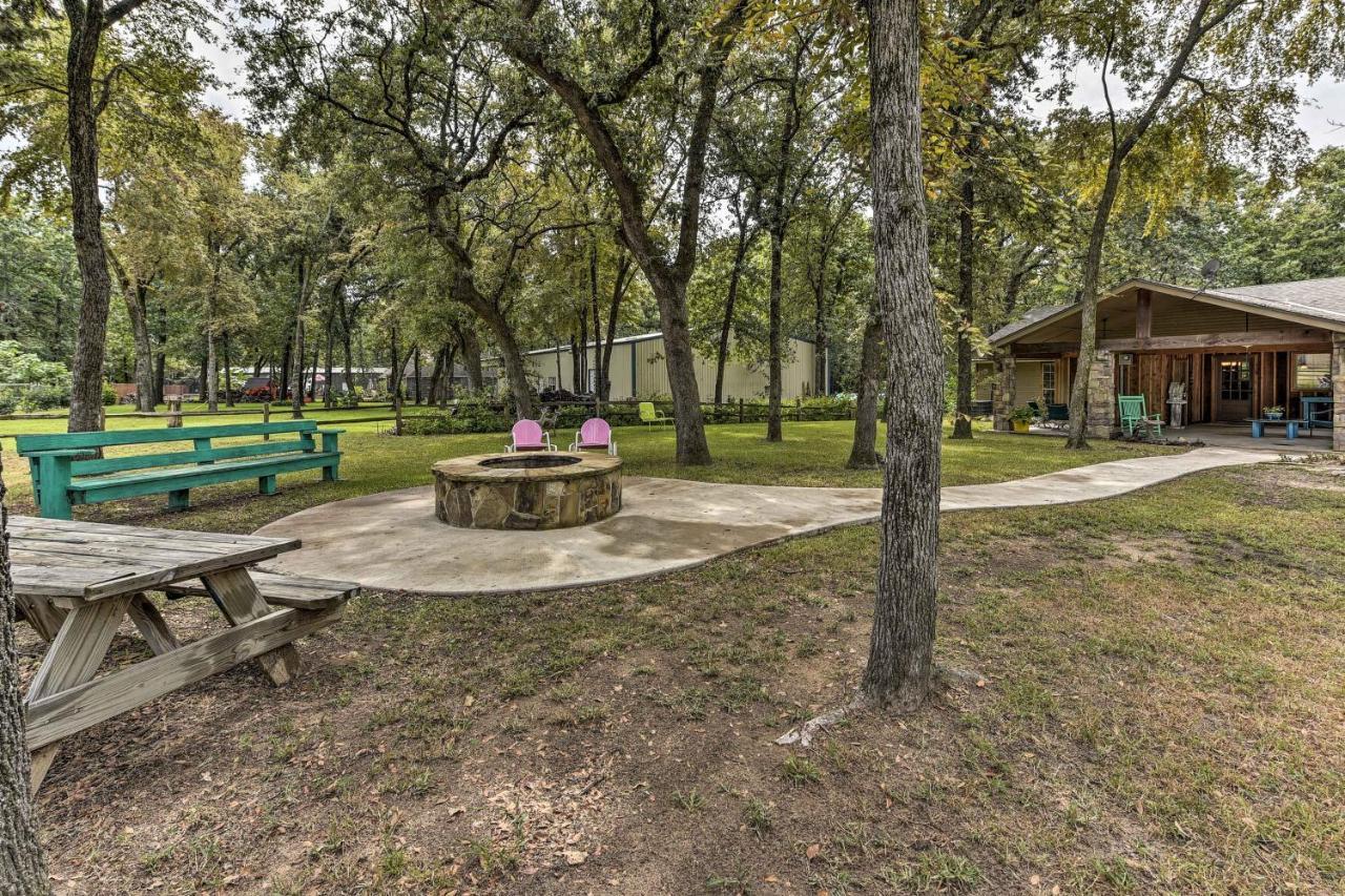 Kingston House With Fire Pit, Short Walk To Lake! Екстериор снимка